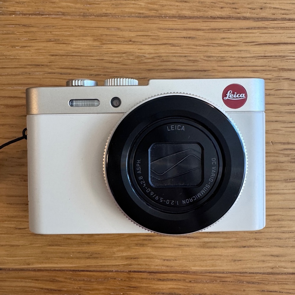 Leica C Typ 112 Digital Camera 12.1MP Compact Light Gold + Leica Camera Bag